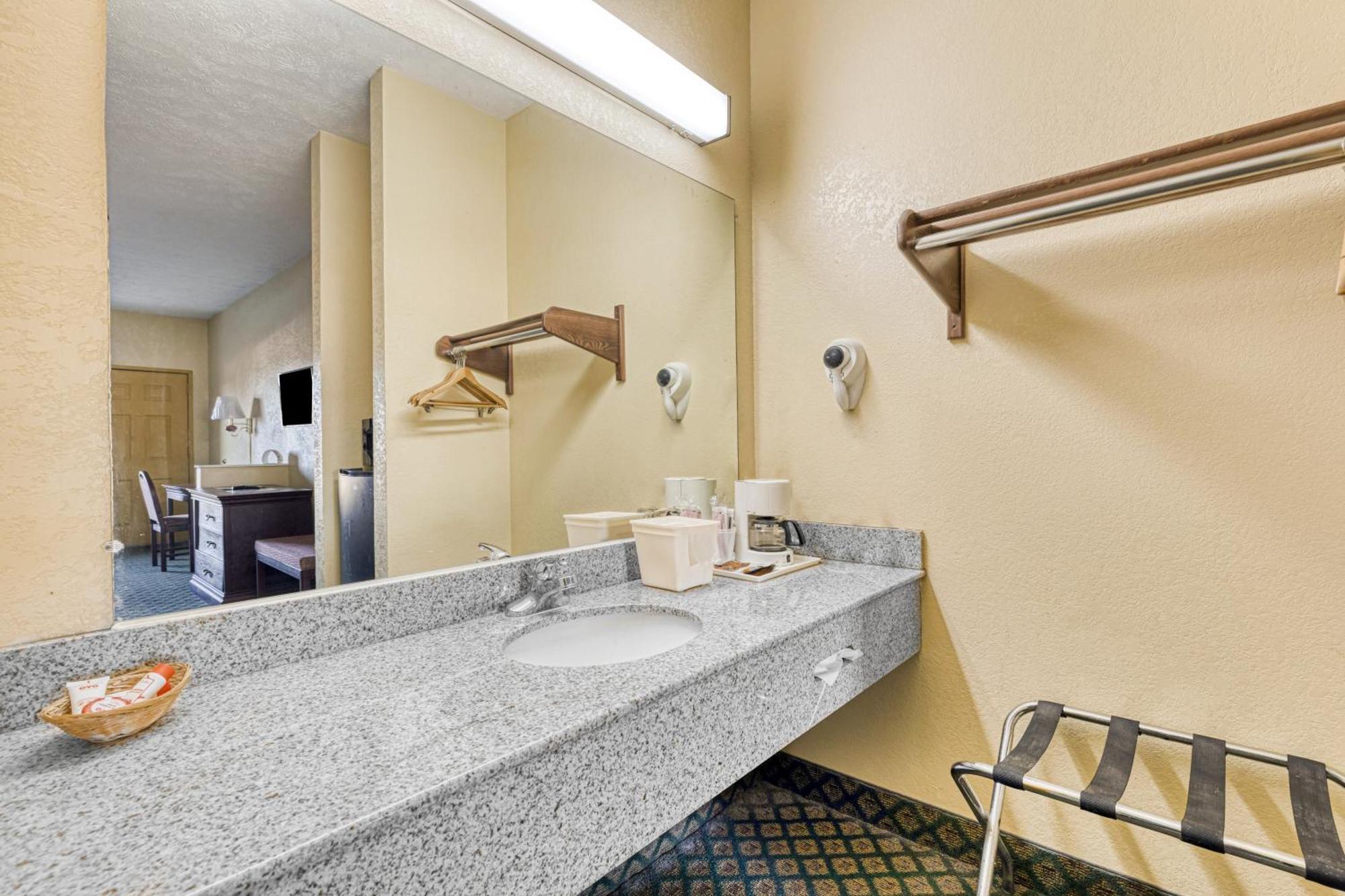 Oyo Hotel Grenada West Zewnętrze zdjęcie